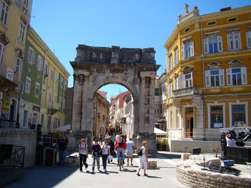 Karmen Pula